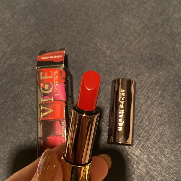 Urban Decay Vice Lipstick #Bad Blood - Picture 2 of 6